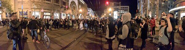 RT @kateconger: This started with 20 people stagin…