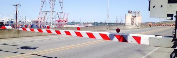 RT @westseattleblog: So the low bridge is stuck ‘c…