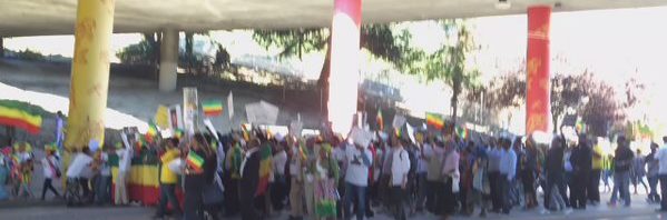 RT @bernardr: Large group of Ethiopian demonstrato…
